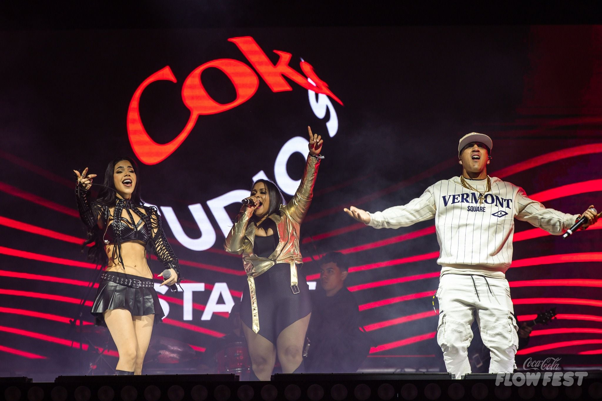 Kenia Os sorprende al Coca Cola Flow Fest 2023 y se avienta Todavía de La  Factoría (VIDEO)