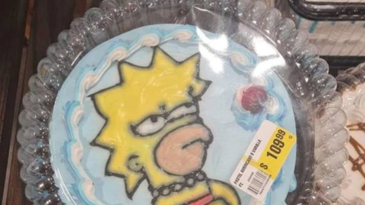 FOTO: Pide pastel de Lisa Simpson y le entregan un fallido “monstruo” que  no podrás dejar de ver