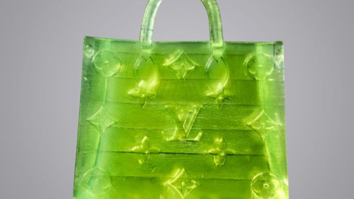 Mujer compra bolsa Louis Vuitton en 500 pesos y la vende en 50 mil