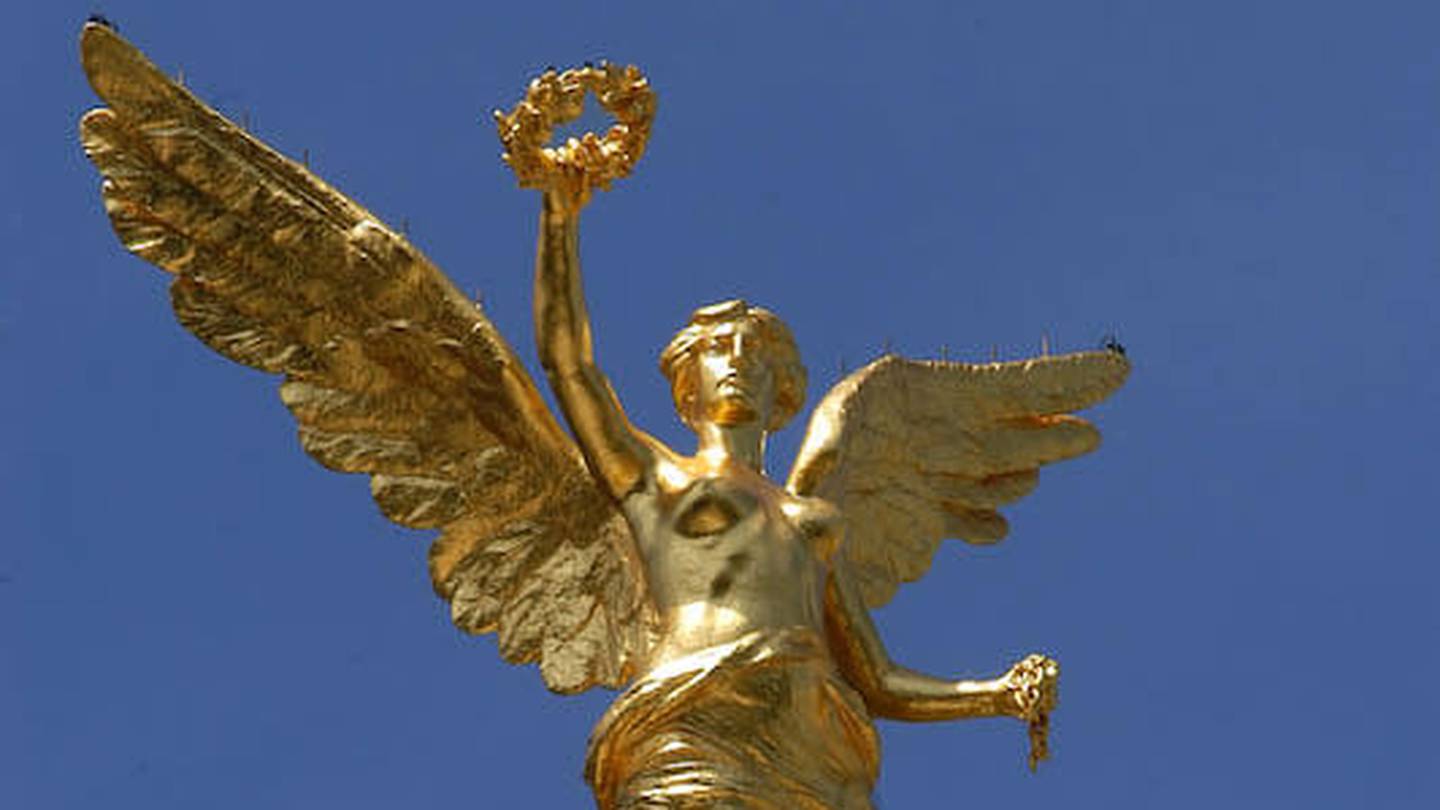 El Ángel de la Independencia, esta elaborado de bronce con una cubierta de  oro. Indepe…