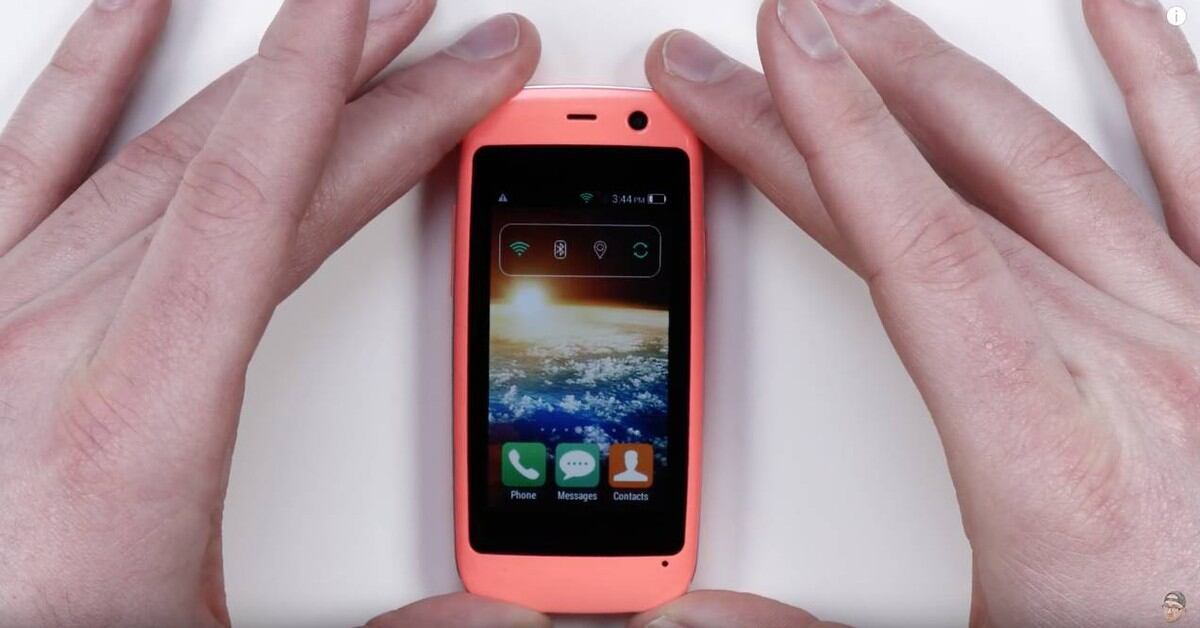 Micro X S240, el smartphone más pequeño del mundo