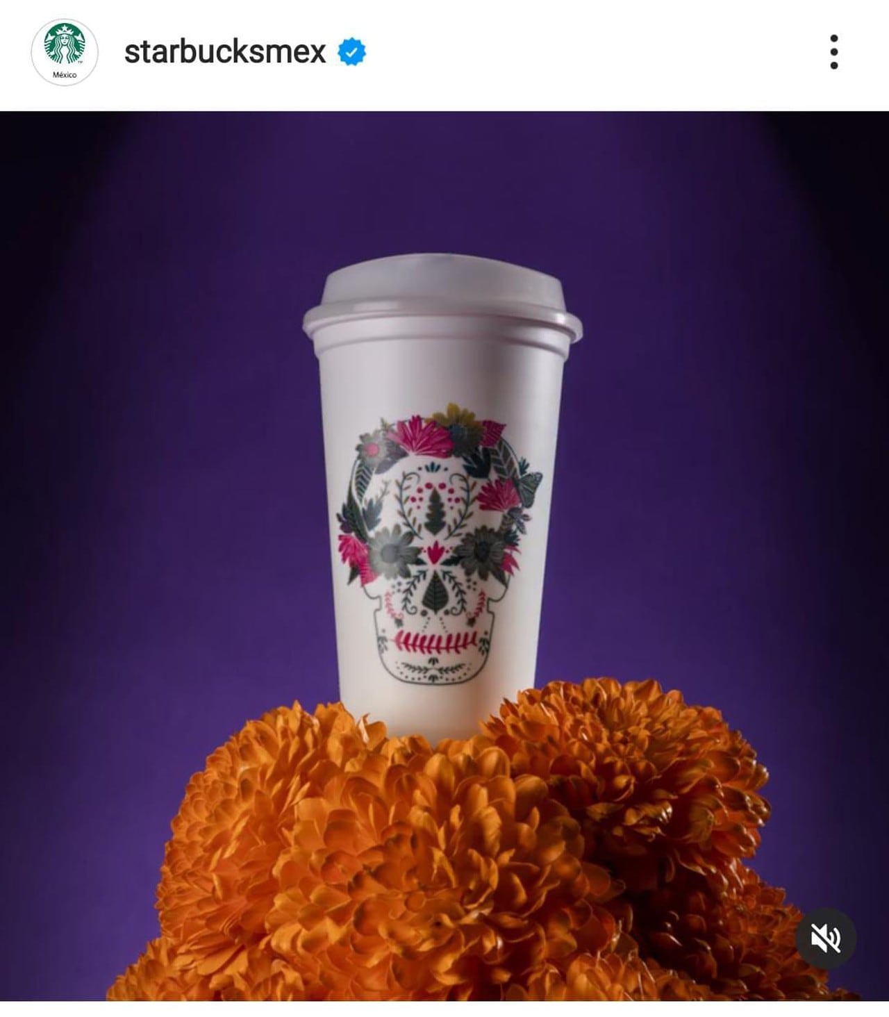 Así es el vaso reusable de Starbucks por el Día de Muertos
