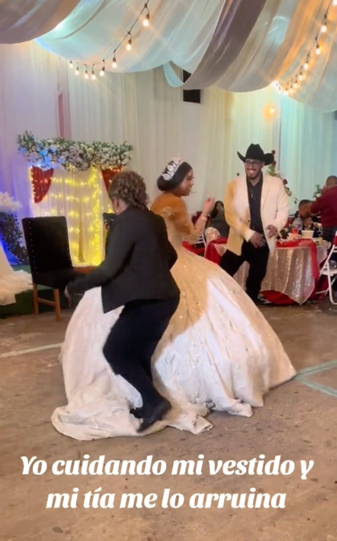 Un video en TikTok exhibe a una tía envidiosa pisando el vestido de la novia