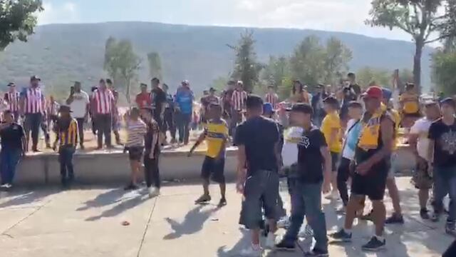 Enfrentamiento Fans Club Chivas vs Club Tigres