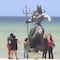 Fotos del Poseidón de Progreso: Turistas ya aceptaron a la estatua a horas del huracán Beryl