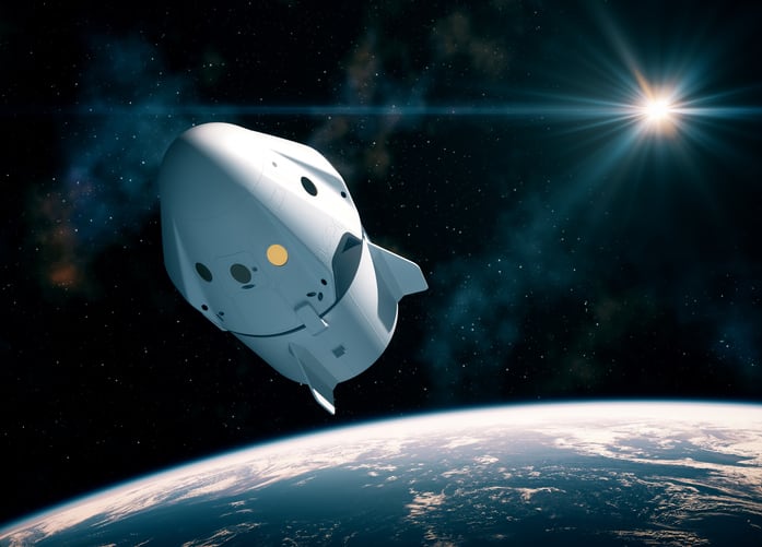 Cápsula de SpaceX orbitando la Tierra