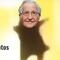 Los memes de Noam Chomsky volviendo de la muerte son lo mejor que verás hoy
