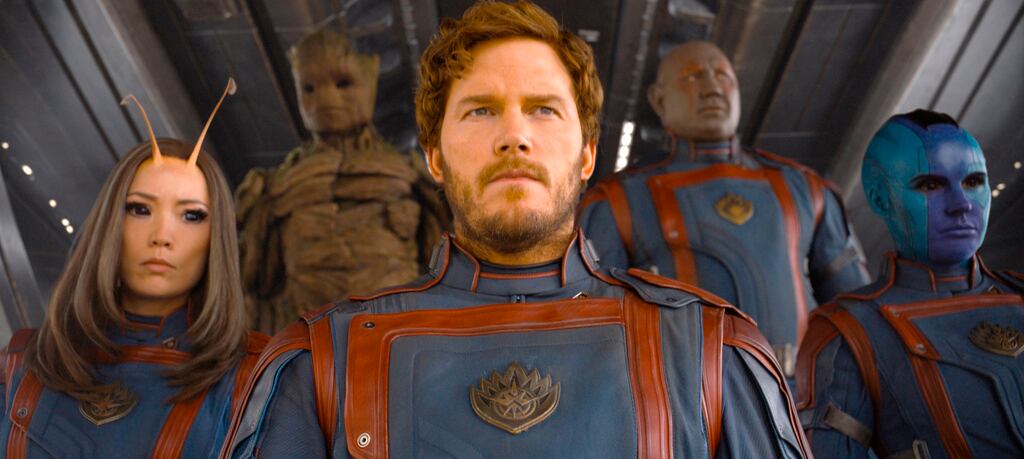 Chris Pratt con el elenco de Guardianes de la Galaxia 3.