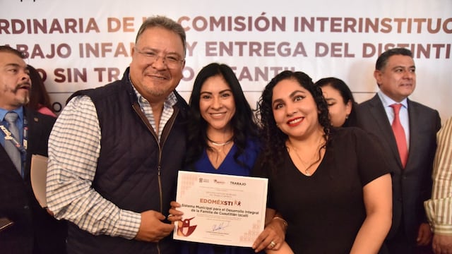 Karla Fiesco y presidenta del DIF Cuautitlán Izcalli reciben galardón