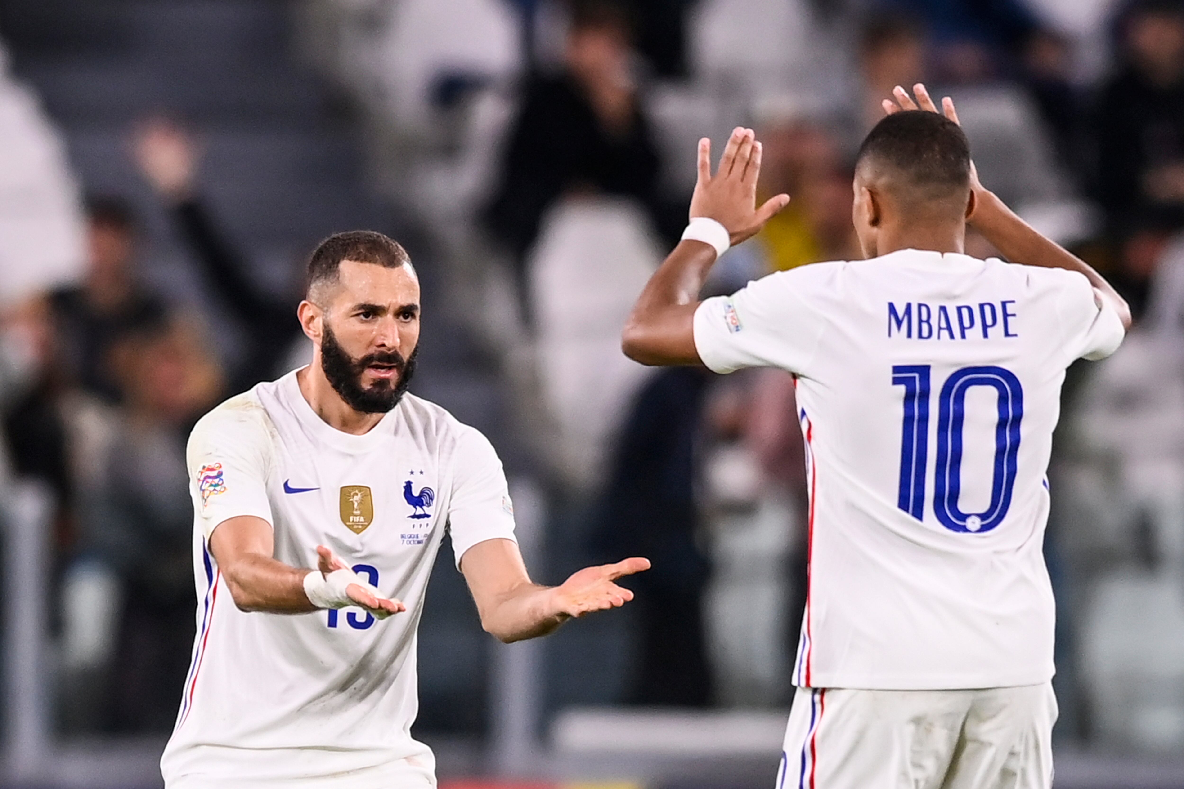 Benzema y Mbappé celebran gol de Francia