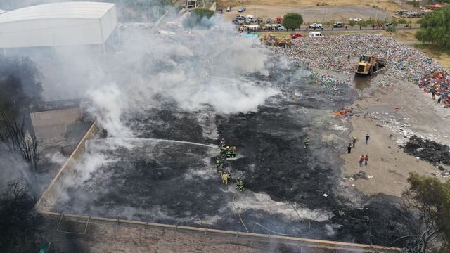 Sofocan incendio en recicladora de PET de Valle de Chalco