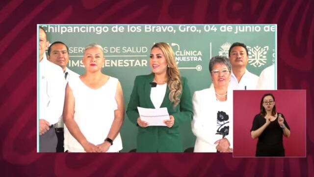 Evelyn Salgado entrega primera tarjeta de La Clínica es Nuestra