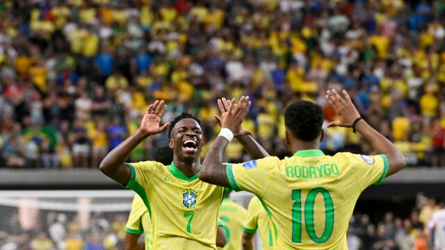 Vinícius Jr y Rodrygo celebrano con Brasil