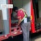 VIDEO: Trabajador de Coca Cola rellena botellas sucias de refresco e indigna a todo mundo