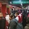 ¿Qué pasó en la Línea 8 del Metro CDMX? Conductor pide a usuarios abrir manualmente las puertas del tren