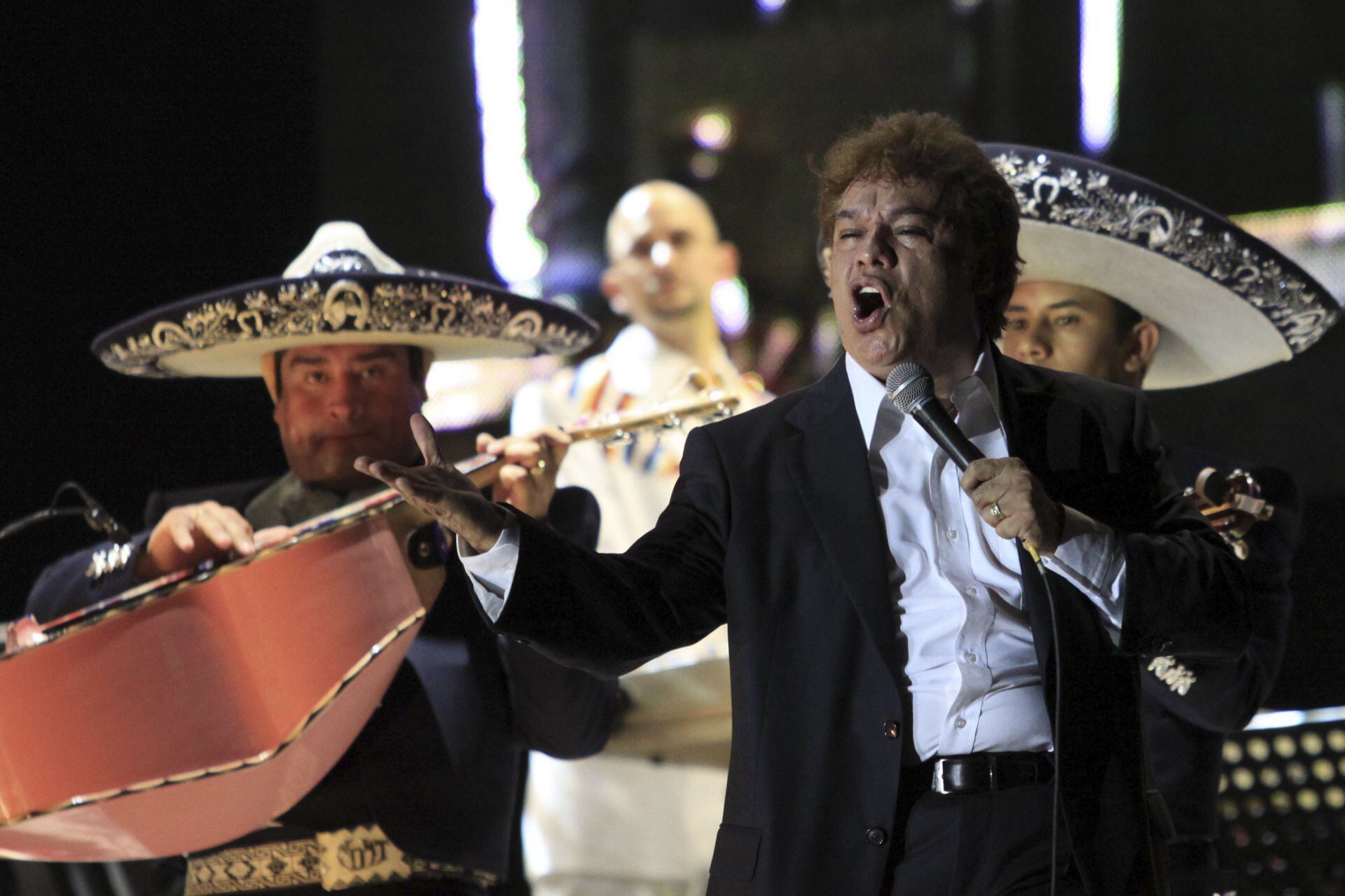 Juan Gabriel en concierto.