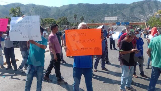 Manifestación de taxistas en Acapulco