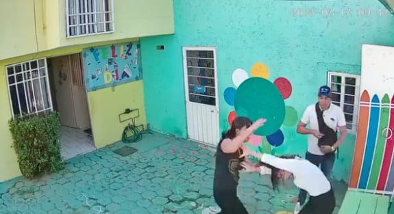 Papá y madre de alumno agreden a maestra de kinder en Cuautitlán Izcalli