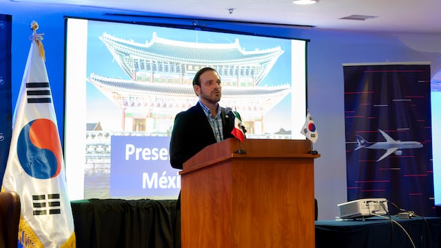 Christian Pastrana, director de comunicación y asuntos públicos de Aeroméxico, en conferencia de prensa del relanzamiento de la ruta México-Seúl