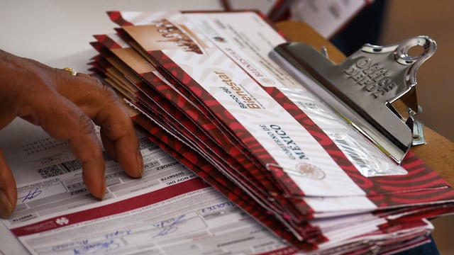 La Secretaría del Bienestar entregó tarjetas de la Pensión del Bienestar de las Personas Adultas Mayores en Toluca.