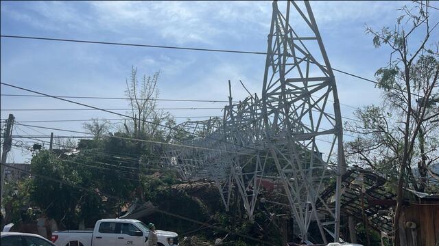 La CFE ya se encuentra trabajando para restablecer la energía eléctrica en Acapulco, la cual se vio afectada por el huracán Otis.