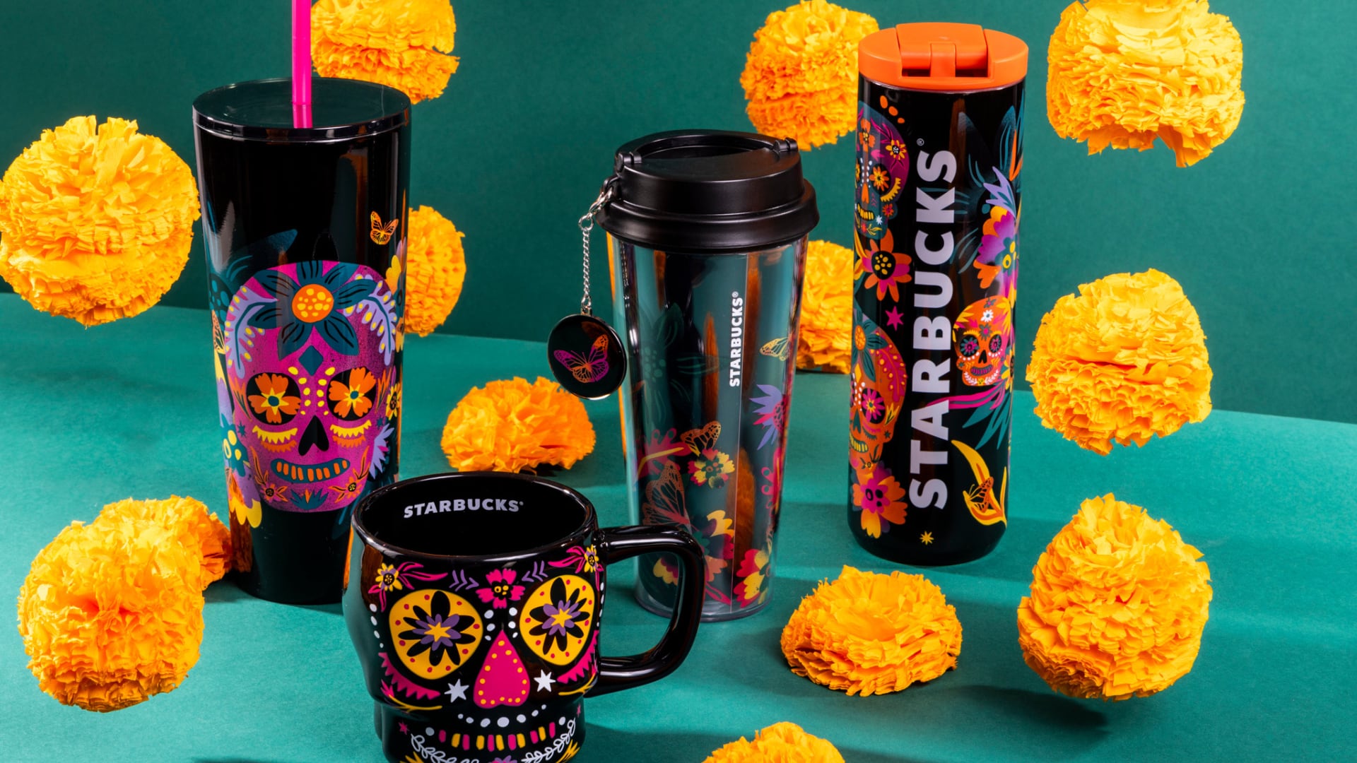 Starbucks lanza en México una colección completa de vasos por el Día de Muertos 2023
