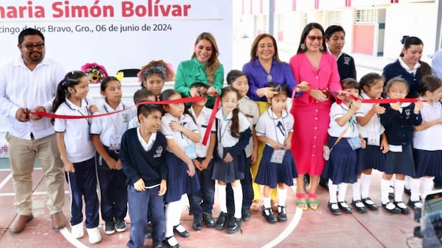 Evelyn Salgado entrega primaria en Guerrero