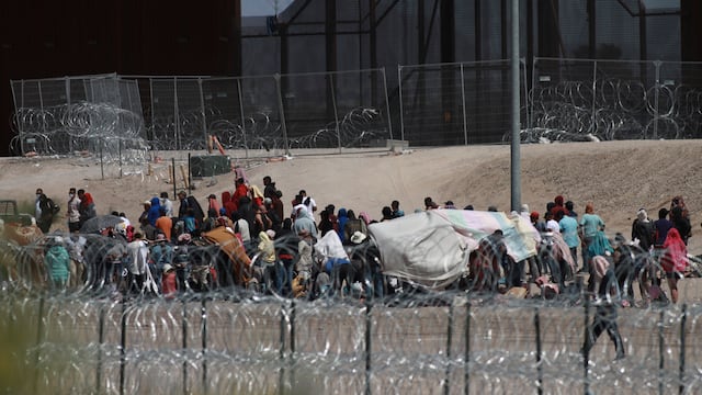 Migrantes en frontera sur de Estados Unidos