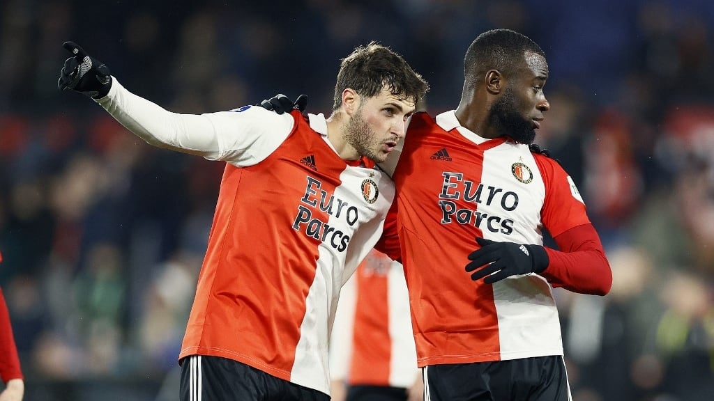 Santiago Giménez y el Feyenoord si instalan en cuartos de final de la Europa League.