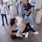 ¿Qué pasó en el Aeropuerto Internacional de Cancún? Dos mujeres se pelean a golpes frente a turistas; estarían relacionadas con taxis piratas