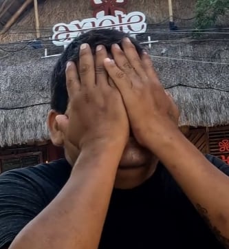 Tiktoker hace llorar a artesano mexicano al comprarle todo su trabajo