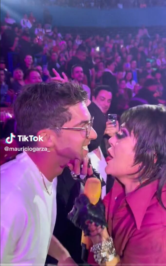Alejandra Guzmán le dio un beso a Mauricio Garza
