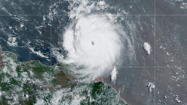 Huracán Beryl tocará tierra en Islas de Barvolento hoy 1 de julio como categoría 4