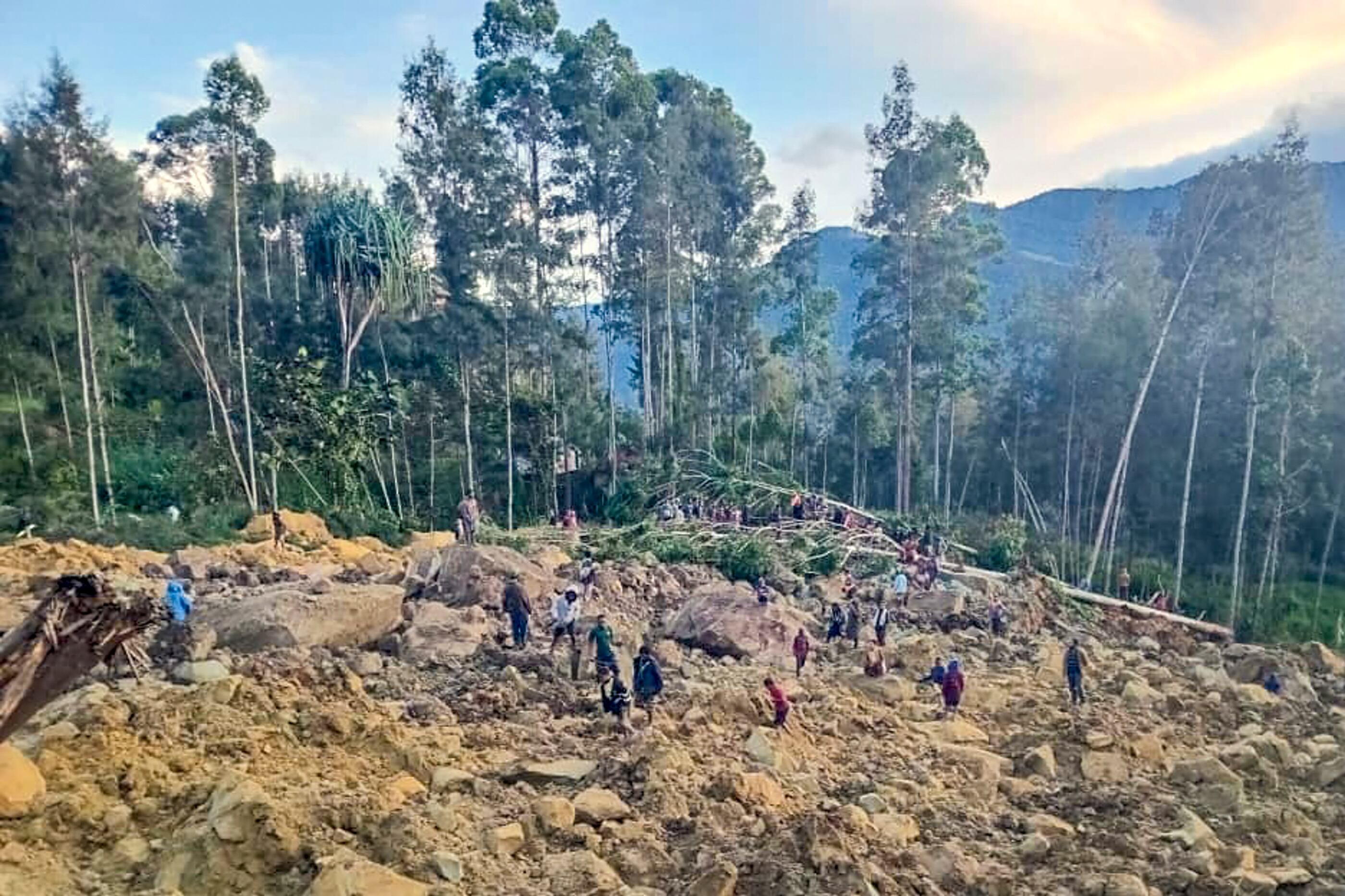 Un deslave de tierra deja más de 670 muertos tras fuerte terremoto en Papúa Nueva Guinea