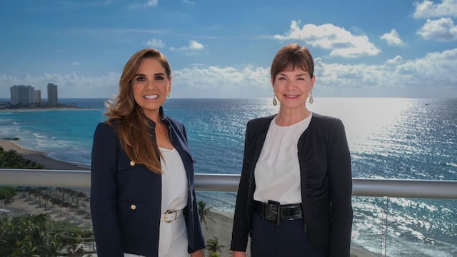 Mara Lezama y Julia Simpson, presidenta de WTTC