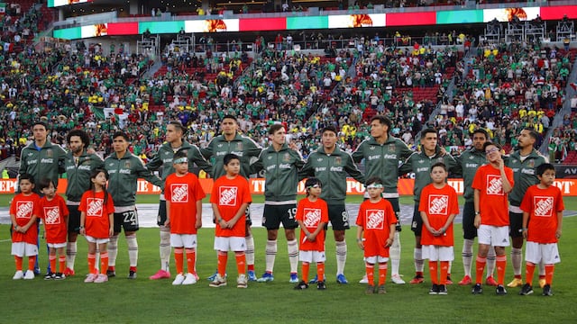 Selección Mexicana en el duelo ante Colombia.
