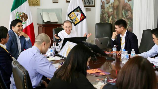 Alfonso Durazo con empresarios de Taiwán