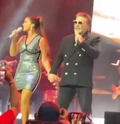 El beso de Lucero y Mijares en pleno concierto en Puerto Rico enloqueció a fans