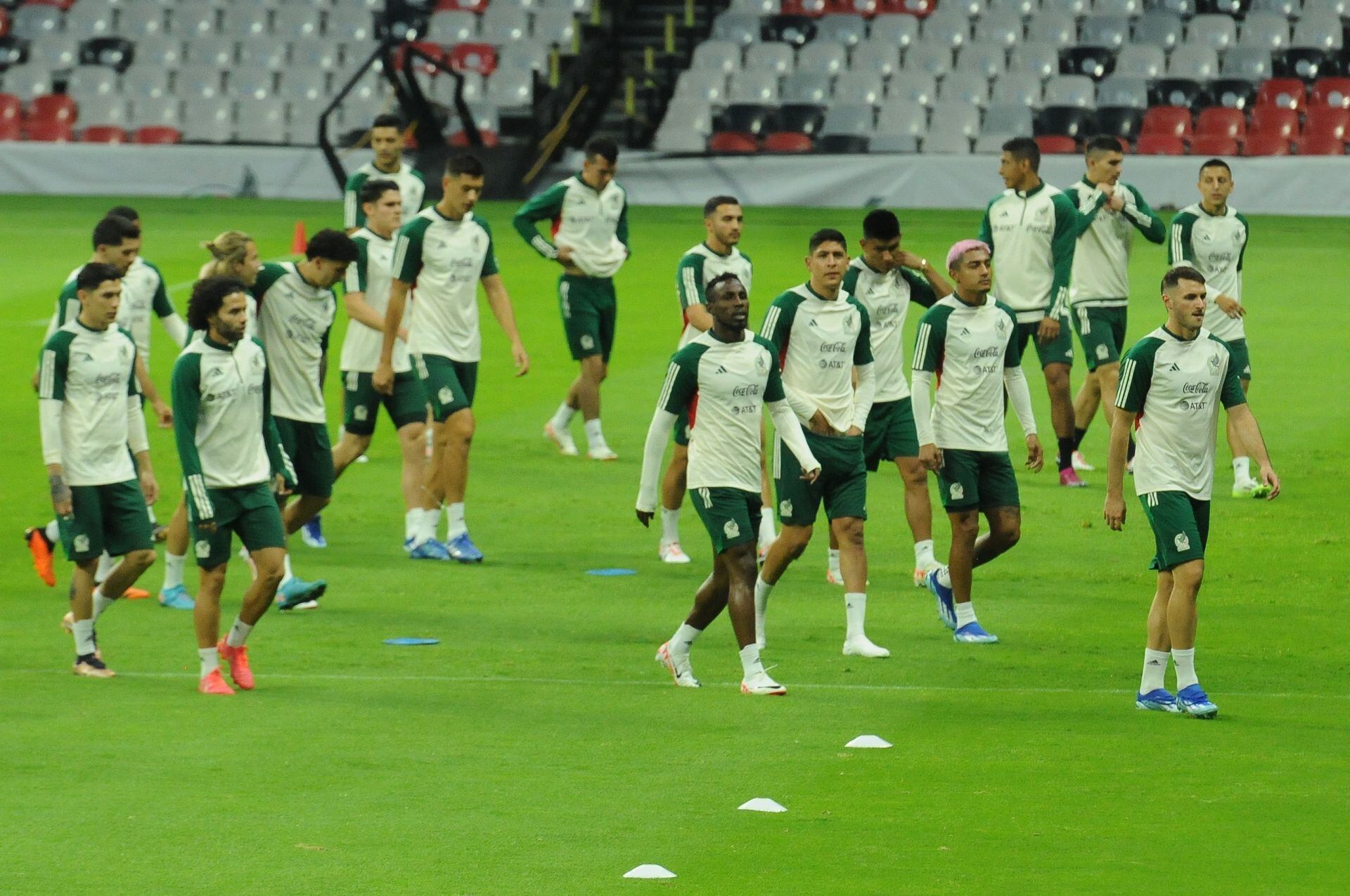 La selección mexicana entrena esta tarde en la cancha del Estadio Azteca previo a su encuentro con la selección de Honduras