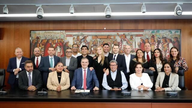 Ricardo Monreal es respaldado por Marcelo Ebrard y legisladores