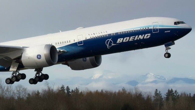 Boeing 737 realizó aterrizaje de emergencia en Japón; esto fue lo que pasó