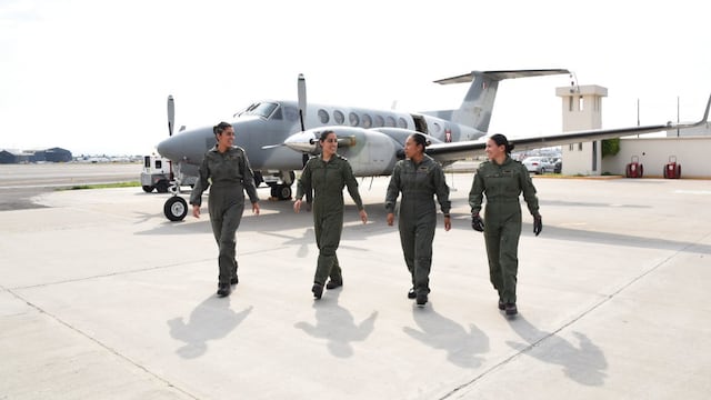 Secretaría de Marina-Armada de México, crea una tripulación integrada únicamente por cuatro mujeres