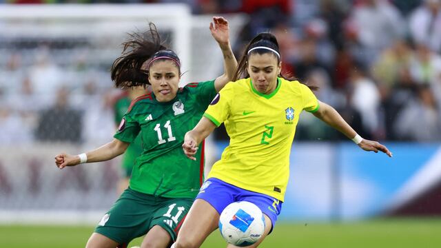 México vs Brasil en la pasada Copa Oro Femenil.