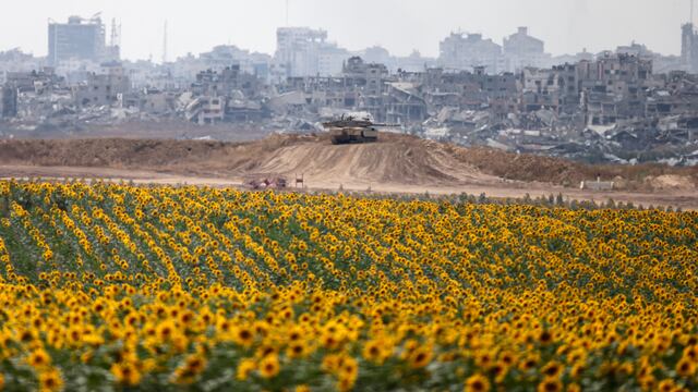 Tanque israelí vigila la frontera sur de Gaza