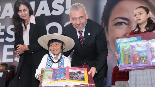 Alfredo Ramírez Bedolla entrega 4.3 millones de libros