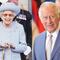 Príncipe Carlos llega para acompañar a su mamá la reina Isabel II