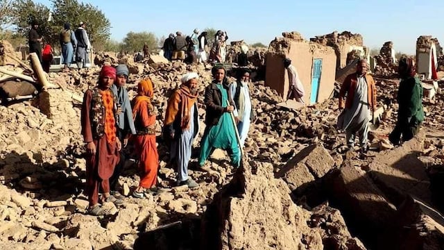 Sismo de magnitud 6.3 en Afganistán deja más de 2 mil muertos