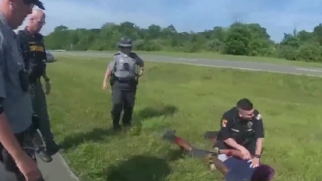 Perro Policía ataca a hombre afroamericano desarmado en Ohio, Estados Unido
