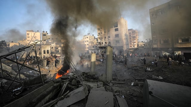 Buscan sobrevivientes tras ataque de Israel en Gaza