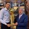 AMLO se reúne con Juan Toscano, primer mexicano campeón en la NBA